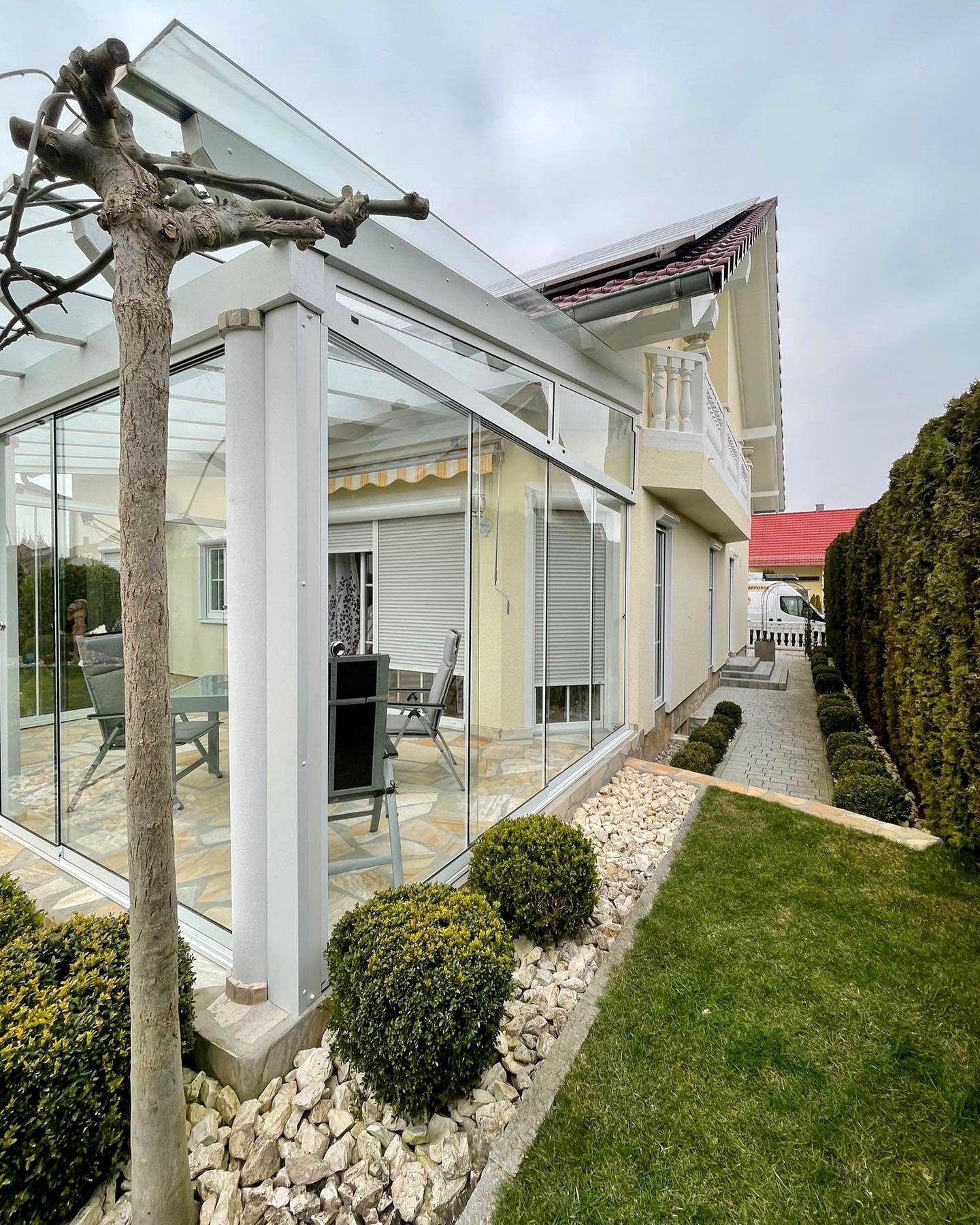 Glasanbau Weiß